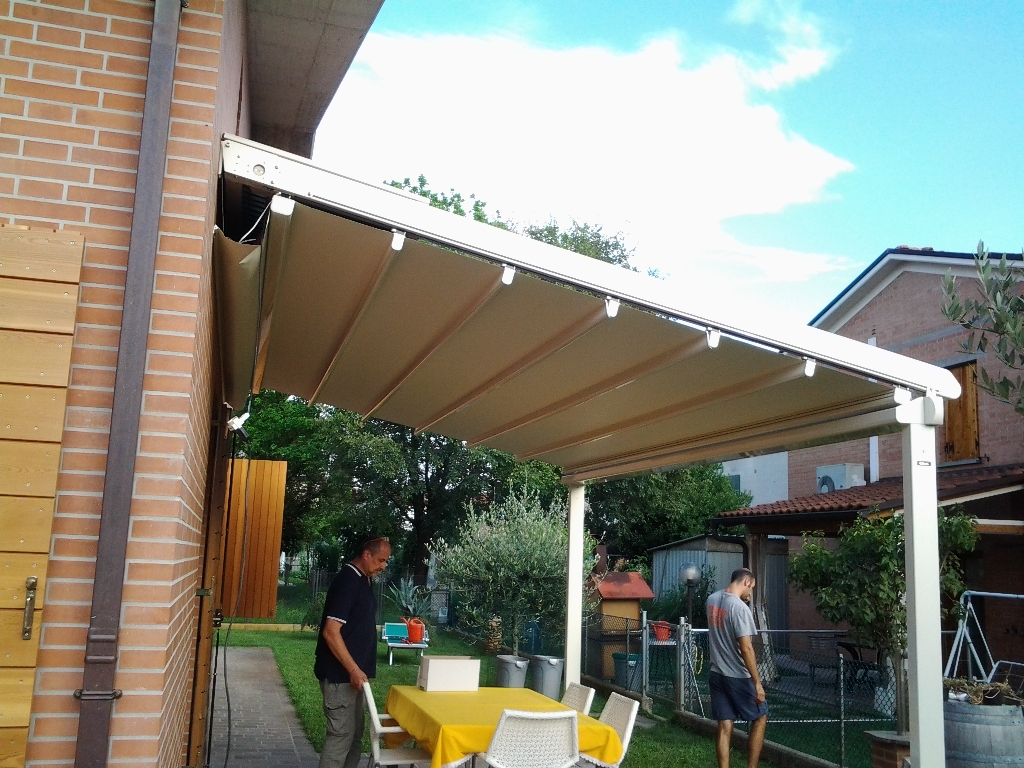 Pergola ad Imola con telo mobile