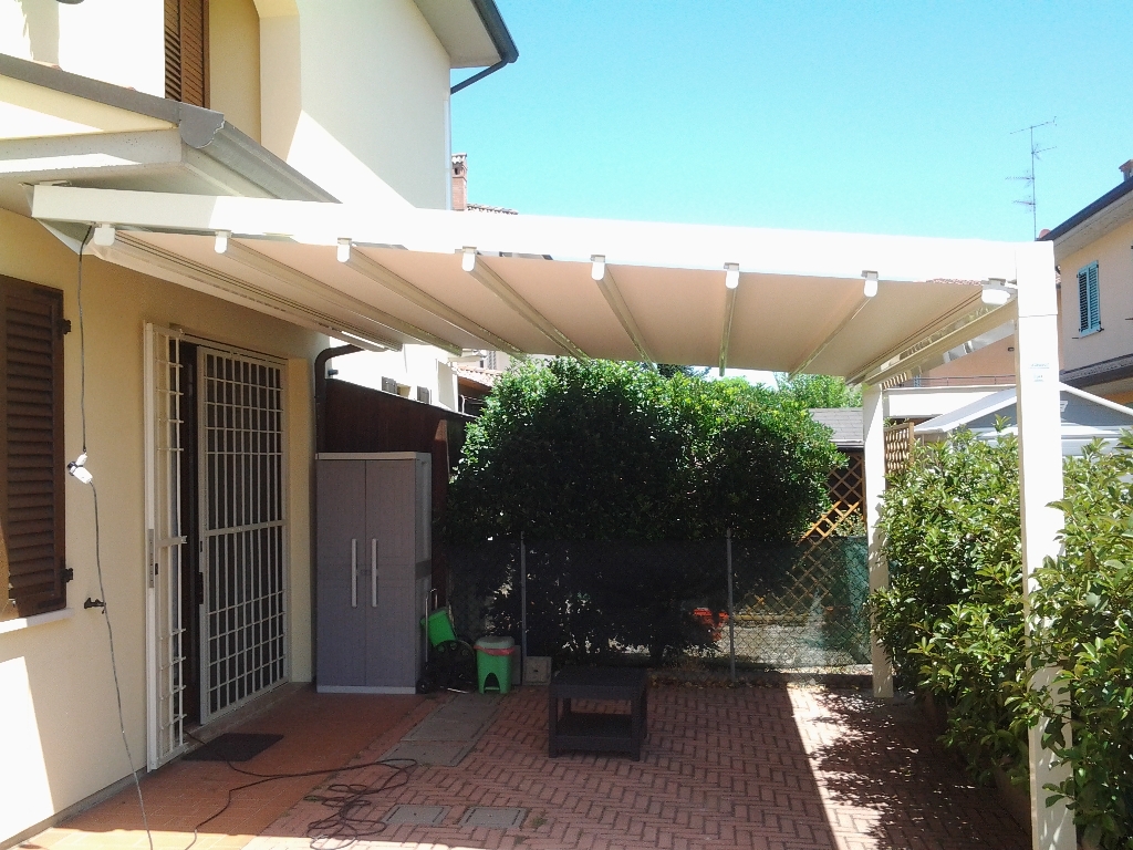 Pergola ad Imola con telo mobile